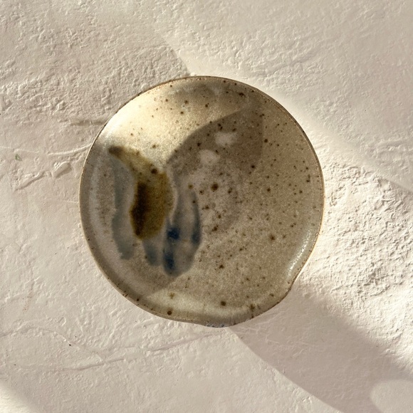 BEAUTIFUL BOHO ORGANIC HANDMADE SIGNED STUDIO POTTERY SPOON REST MID-CENTURY EUC - Picture 2 of 7